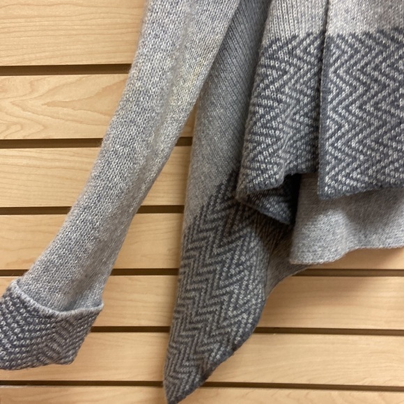 A IDA women cardigan sweater made in Italy size Medium open style. - Picture 2 of 6